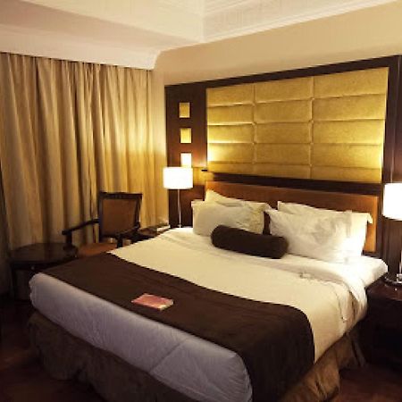 Room In Lodge - Owu Crown Hotel, Ибадан Екстериор снимка
